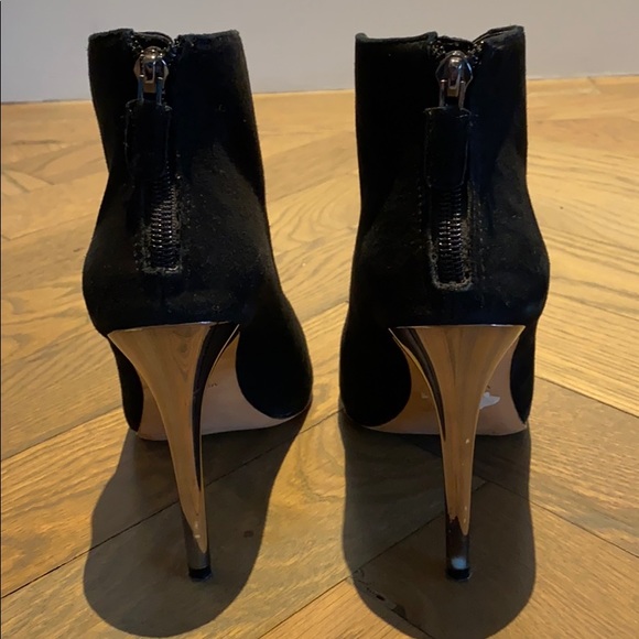 Sexy BCBG Short Suede Boots - Picture 6 of 9